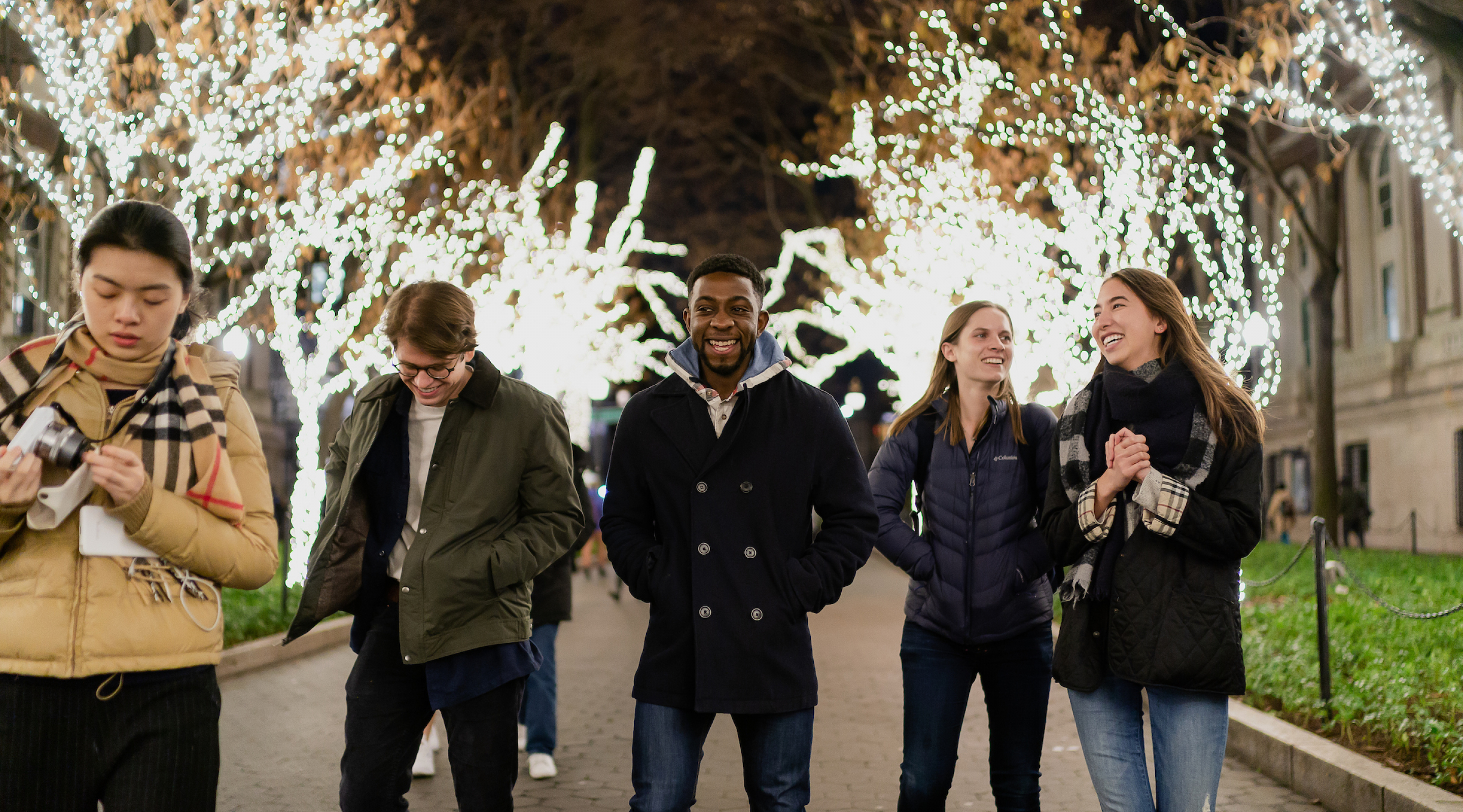 Students walking on College Walk during Tree Lighting