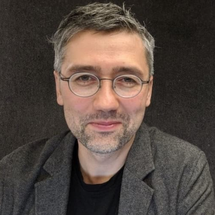 Dennis Yi Tenen
